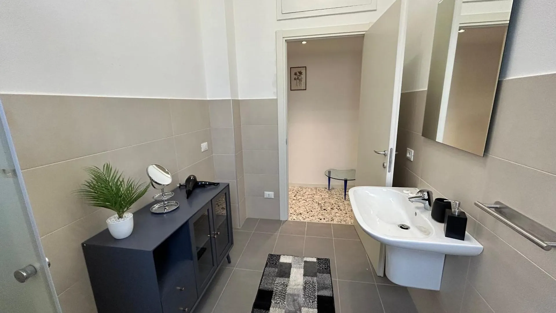Room With Free Parking 15 Minutes Walk From Arena Verona Italy
